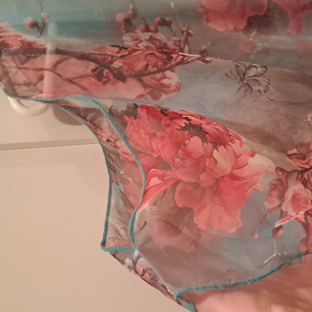 Floral V-Neck Chiffon Top - Picture 4 of 5